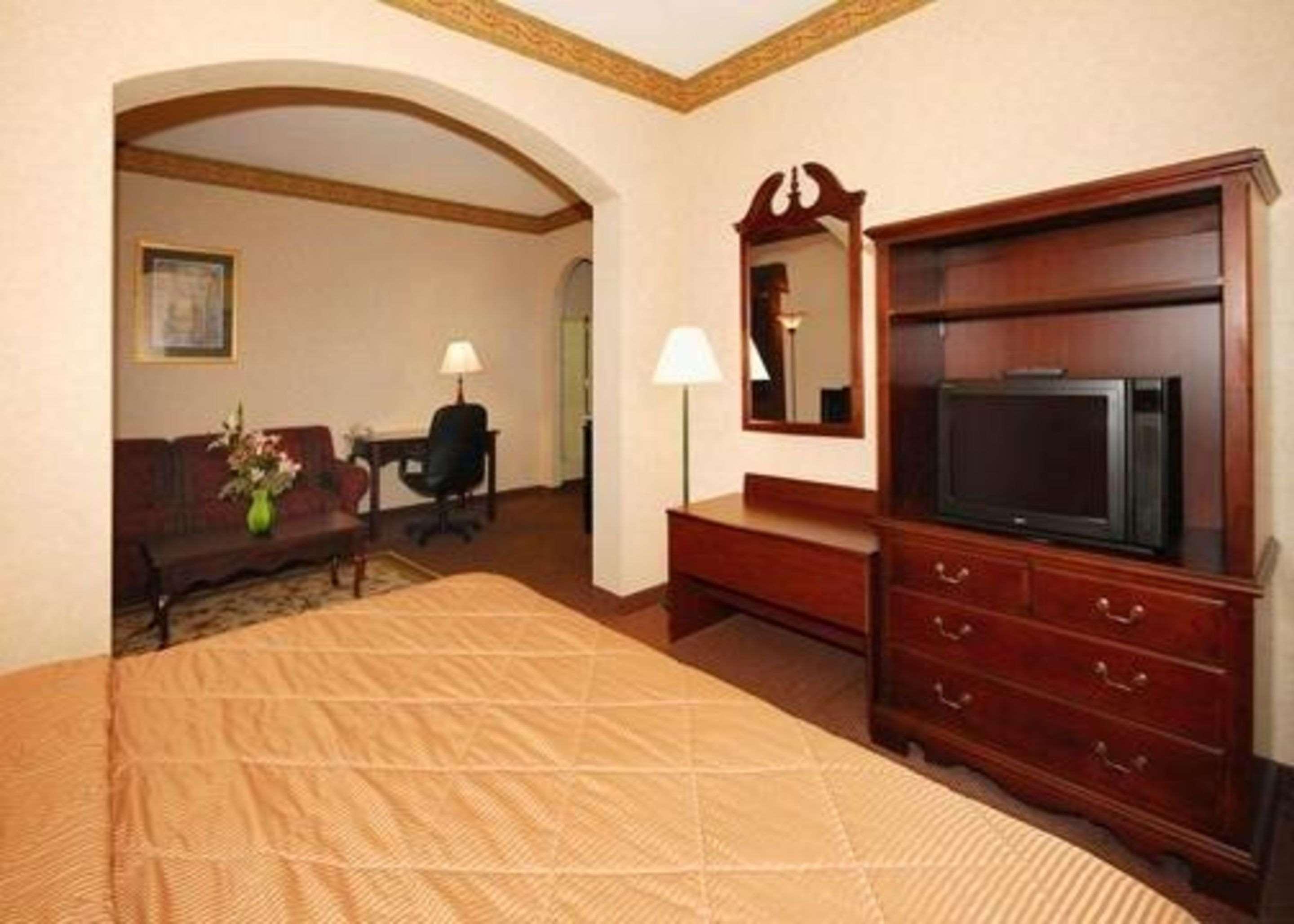 Quality Inn & Suites Tarboro - Kingsboro Exteriör bild