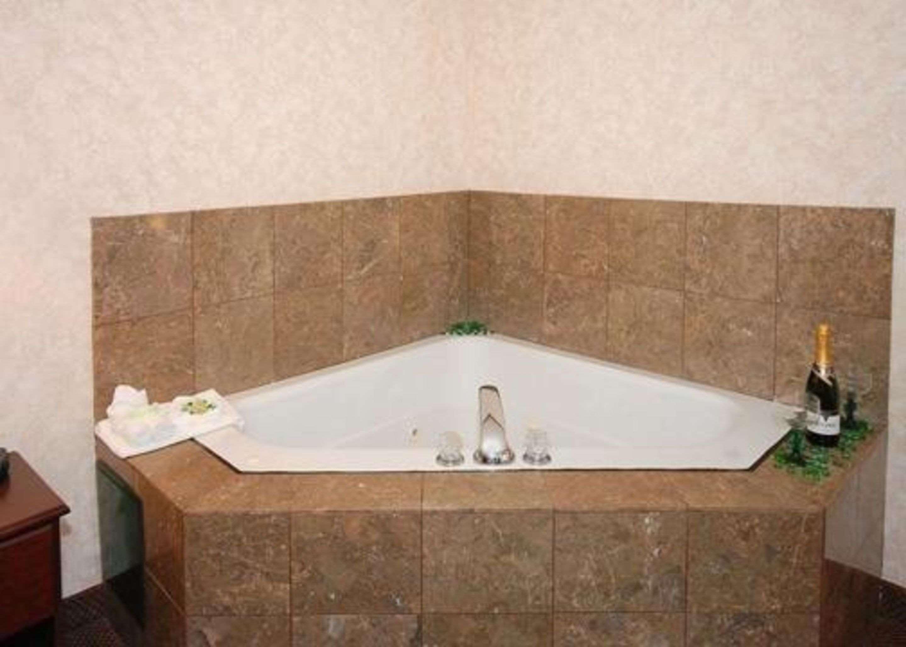 Quality Inn & Suites Tarboro - Kingsboro Exteriör bild